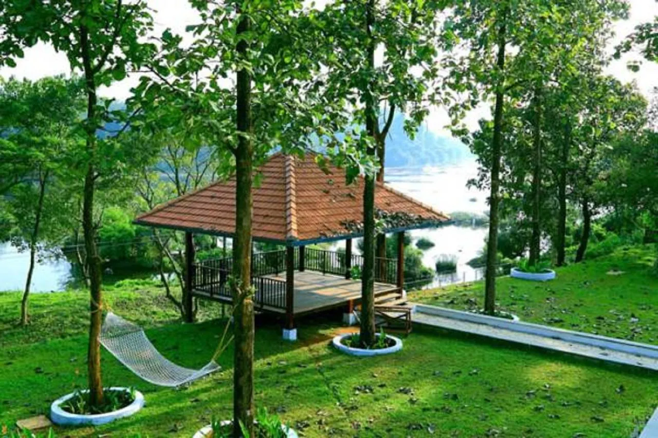 Whispering Waters Cochin Hotel Kochi Resort